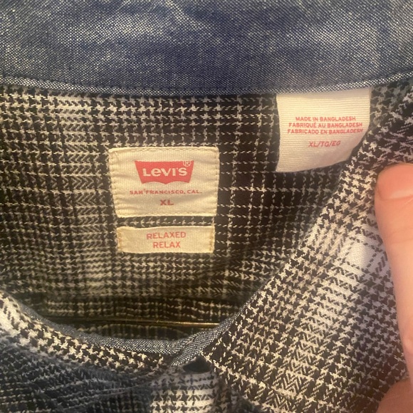NWT Levi’s Black and Grey Plaid Shirt. Brand New - Picture 4 of 9